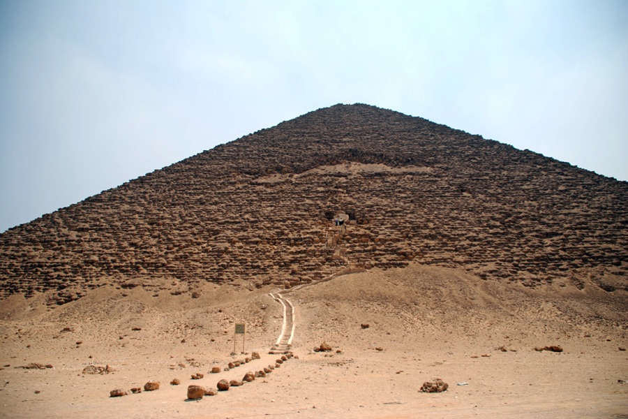 Die sogenannte „Rote Pyramide“ oder Nordpyramide von Dahschur, die dritte unter Pharao Snofru errichtete Pyramide.