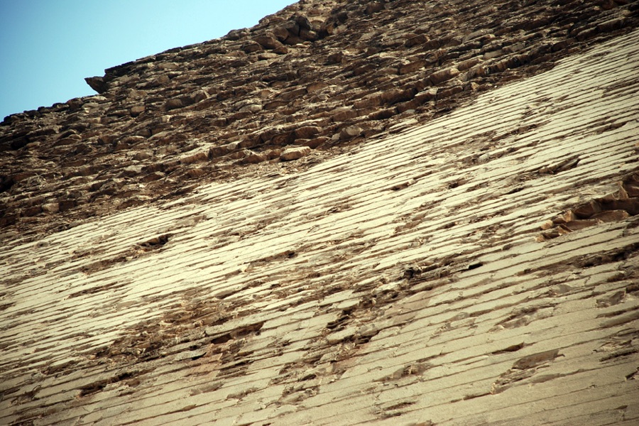 Verkleidung der Knickpyramide - © Eckart Unterberger